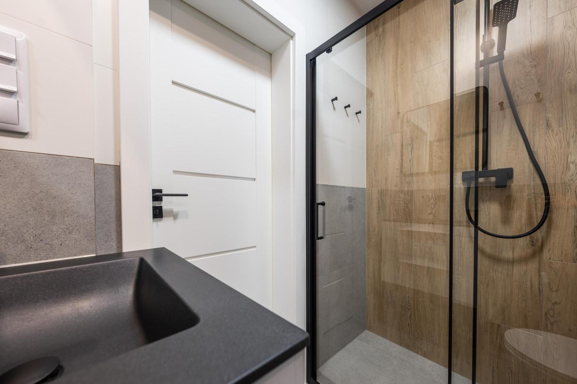 Apartment Good Things Near Center Ceglana Street & Parking - Blisko Szpitali Okulistyka Euromedic Mswia